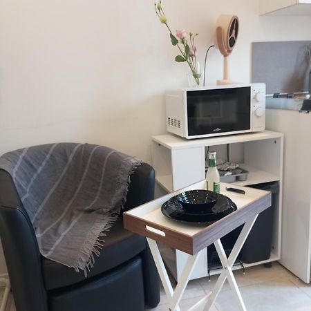 Studio De 14M2 Dans Une Maison Cagnes-sur-Mer Bagian luar foto
