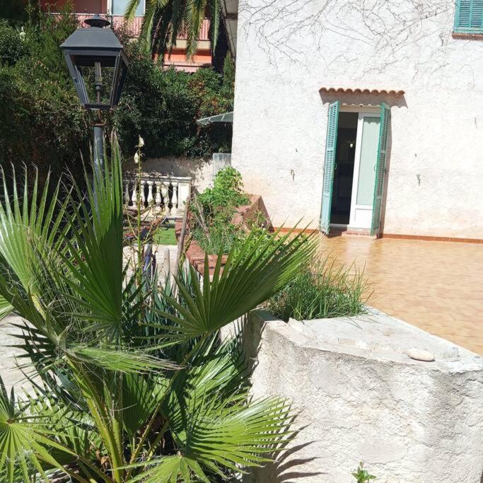 Studio De 14M2 Dans Une Maison Cagnes-sur-Mer Bagian luar foto