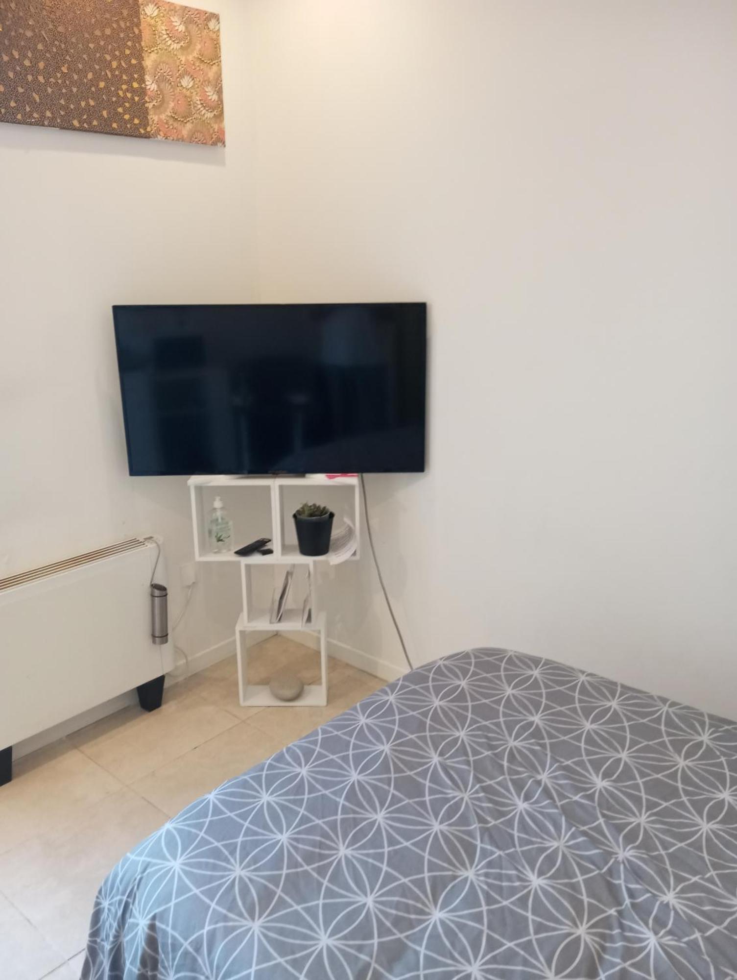 Studio De 14M2 Dans Une Maison Cagnes-sur-Mer Bagian luar foto