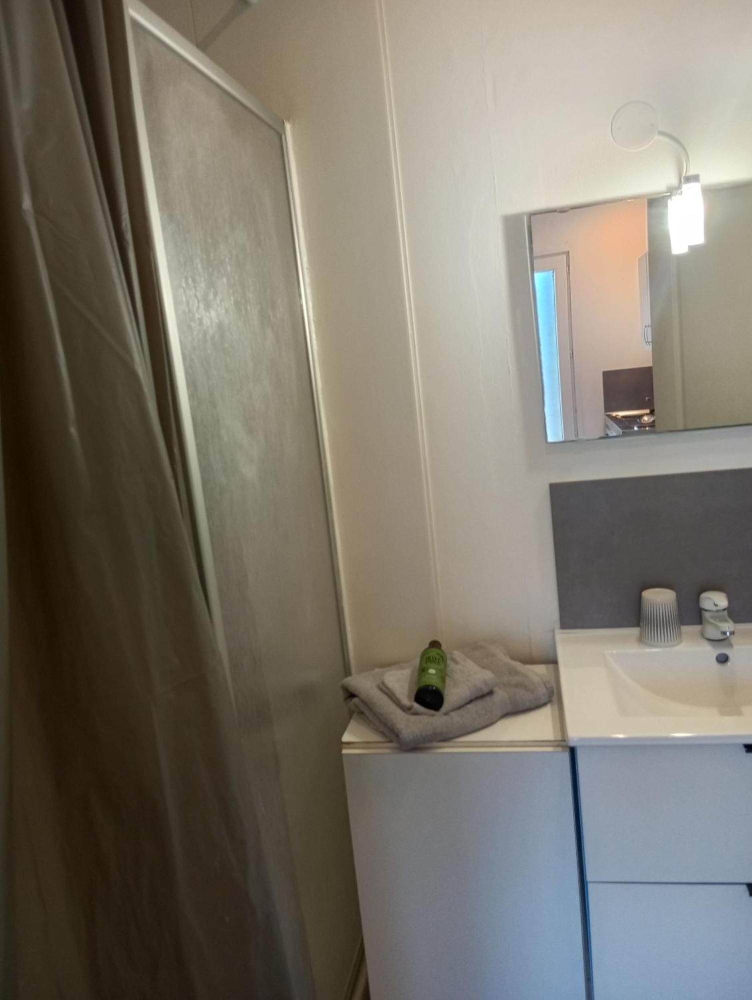 Studio De 14M2 Dans Une Maison Cagnes-sur-Mer Bagian luar foto