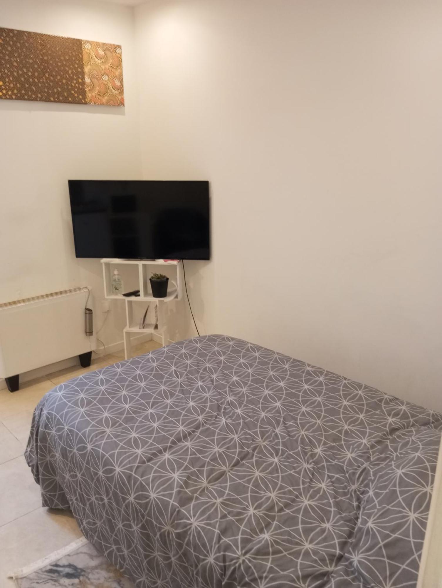 Studio De 14M2 Dans Une Maison Cagnes-sur-Mer Bagian luar foto