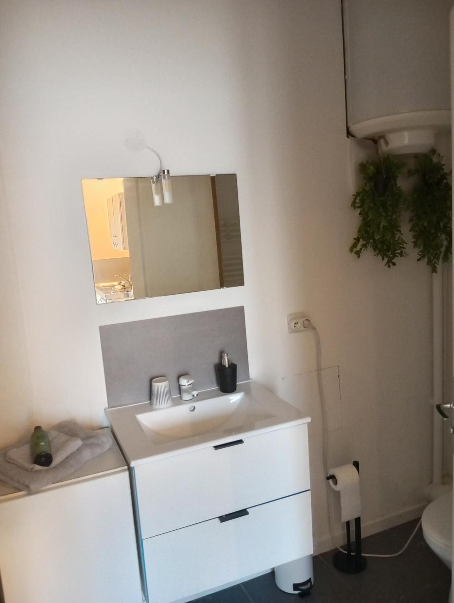 Studio De 14M2 Dans Une Maison Cagnes-sur-Mer Bagian luar foto