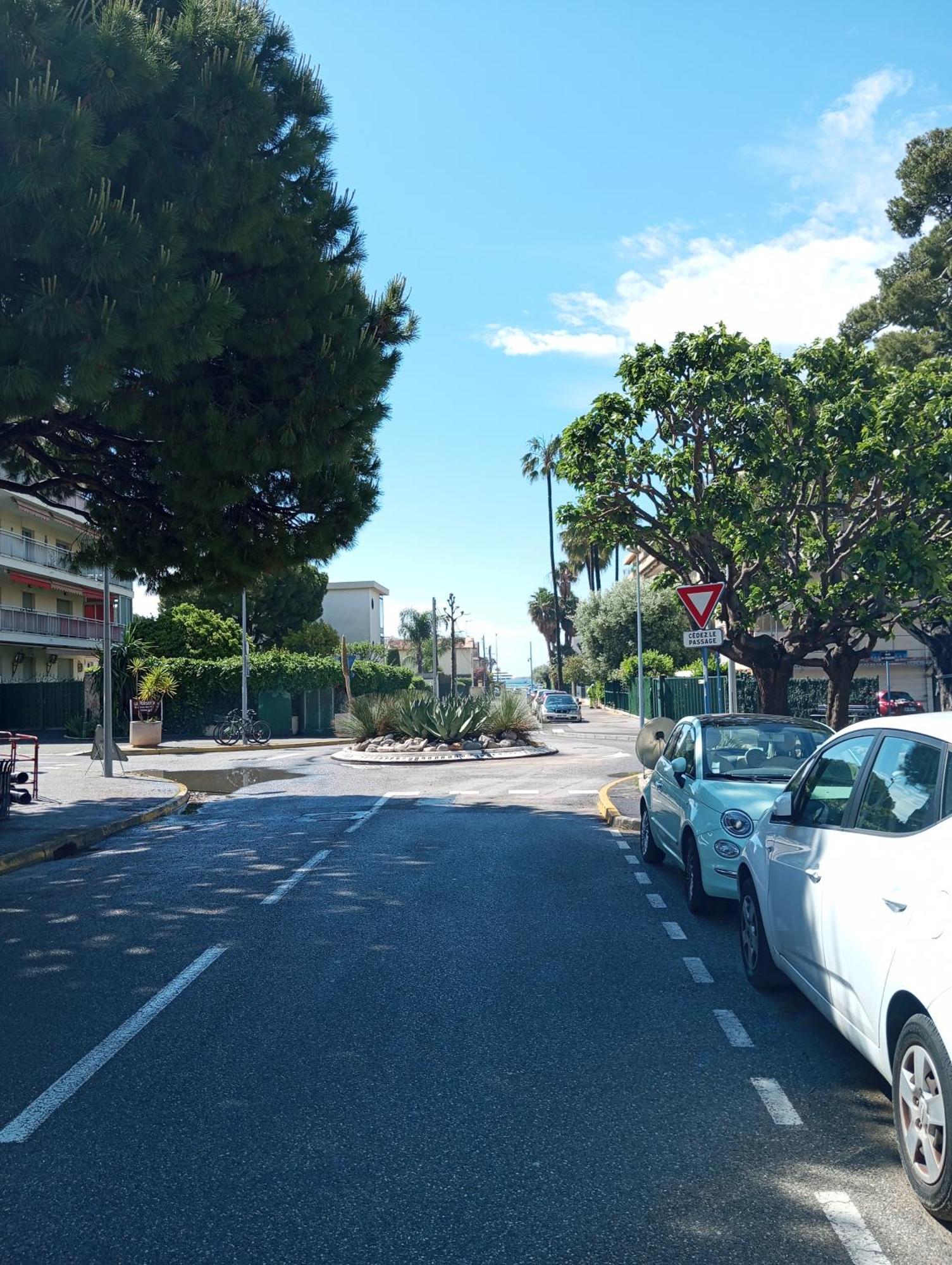 Studio De 14M2 Dans Une Maison Cagnes-sur-Mer Bagian luar foto